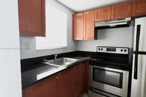 Condo in Plantation, Florida, 1 bedroom  № 2030026 - photo 2
