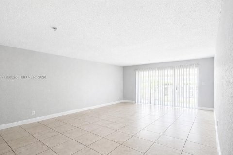 Condo in Plantation, Florida, 1 bedroom  № 2030026 - photo 3