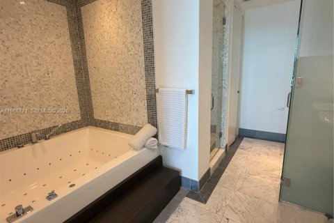 Condo in Miami, Florida, 2 bedrooms  № 2053027 - photo 9