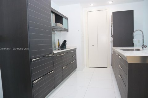 Condo in Miami, Florida, 2 bedrooms  № 2053027 - photo 18