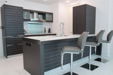 Condo in Miami, Florida, 2 bedrooms  № 2053027 - photo 6