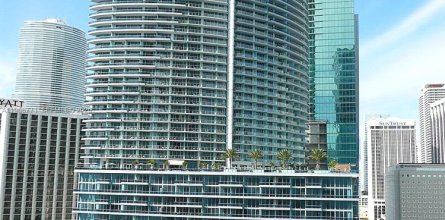 Condo in Miami, Florida, 2 bedrooms  № 2053027