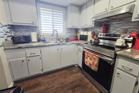 Condo in Bradenton, Florida, 1 bedroom  № 1744646 - photo 10
