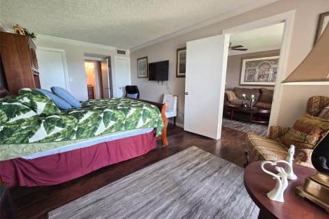 Condo in Bradenton, Florida, 1 bedroom  № 1744646 - photo 15