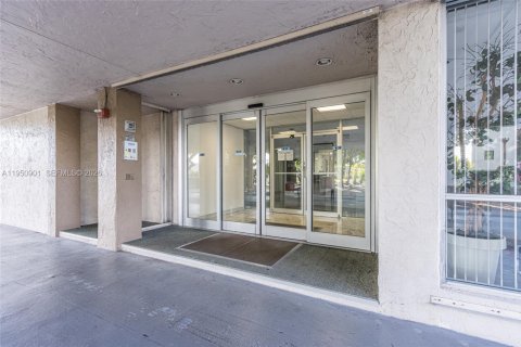 Copropriété à louer à Fort Lauderdale, Floride: 1 chambre, 80.82 m2 № 2007168 - photo 17