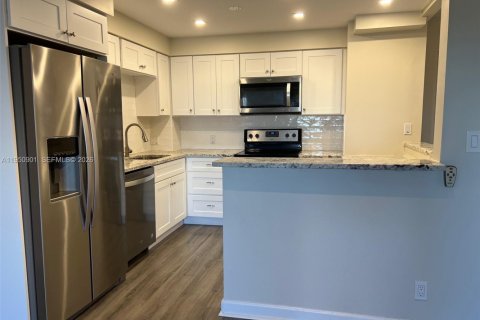 Copropriété à louer à Fort Lauderdale, Floride: 1 chambre, 80.82 m2 № 2007168 - photo 4