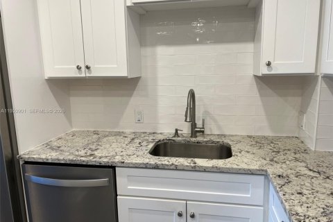 Copropriété à louer à Fort Lauderdale, Floride: 1 chambre, 80.82 m2 № 2007168 - photo 3