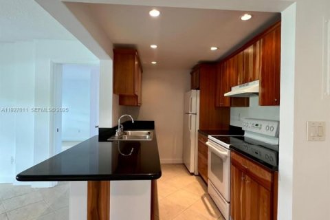 Condominio en alquiler en Miami, Florida, 2 dormitorios, 89.74 m2 № 1986178 - foto 10