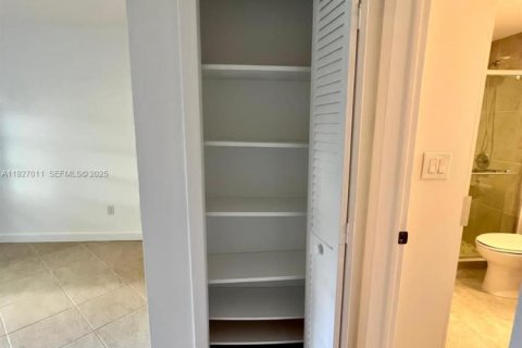 Condominio en alquiler en Miami, Florida, 2 dormitorios, 89.74 m2 № 1986178 - foto 6
