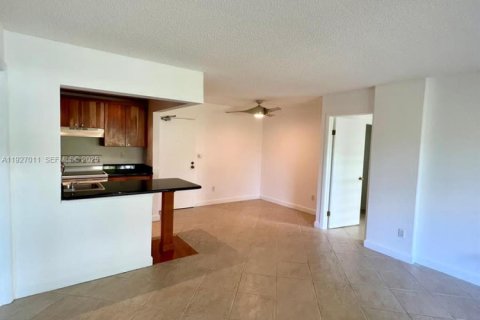 Condominio en alquiler en Miami, Florida, 2 dormitorios, 89.74 m2 № 1986178 - foto 15