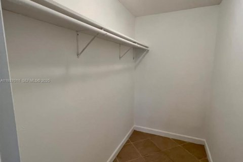 Condominio en alquiler en Miami, Florida, 2 dormitorios, 89.74 m2 № 1986178 - foto 8