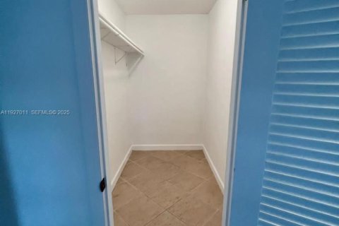 Condominio en alquiler en Miami, Florida, 2 dormitorios, 89.74 m2 № 1986178 - foto 7