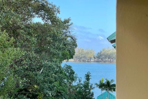 Condominio en alquiler en Miami, Florida, 2 dormitorios, 89.74 m2 № 1986178 - foto 1