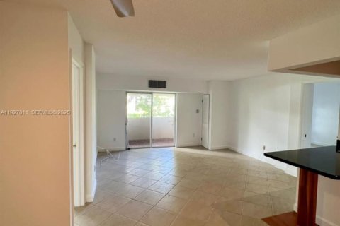 Condominio en alquiler en Miami, Florida, 2 dormitorios, 89.74 m2 № 1986178 - foto 16