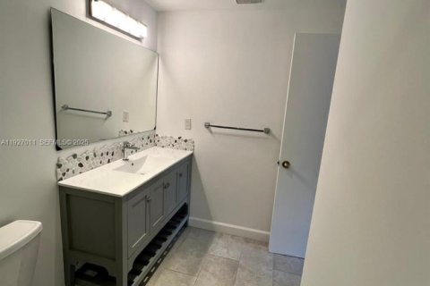 Condominio en alquiler en Miami, Florida, 2 dormitorios, 89.74 m2 № 1986178 - foto 13