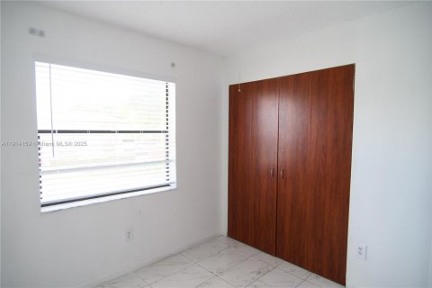Condo in Miami, Florida, 2 bedrooms № 1971937 - photo 12