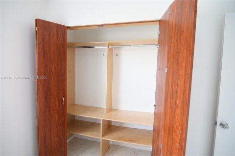 Condo in Miami, Florida, 2 bedrooms № 1971937 - photo 14