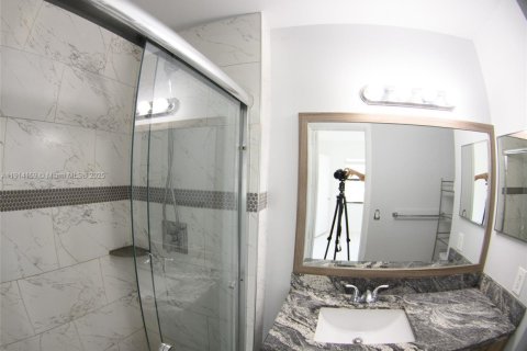 Condo in Miami, Florida, 2 bedrooms № 1971937 - photo 19
