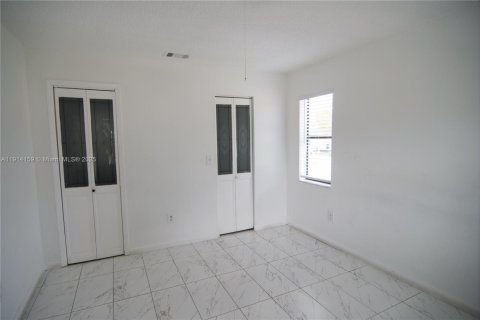 Condo in Miami, Florida, 2 bedrooms № 1971937 - photo 9