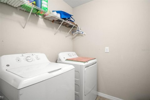House in Ruskin, Florida 6 bedrooms, 290.78 sq.m. № 1719117 - photo 30