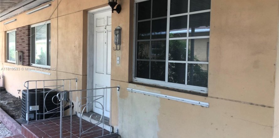 Villa ou maison à Miami, Floride 2 chambres, 55.74 m2 № 1780126