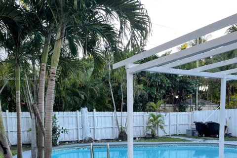 House in North Miami Beach, Florida 3 bedrooms, 110 sq.m. № 1949212 - photo 22