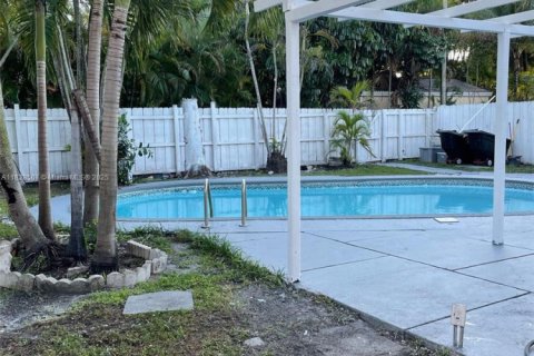 House in North Miami Beach, Florida 3 bedrooms, 110 sq.m. № 1949212 - photo 21