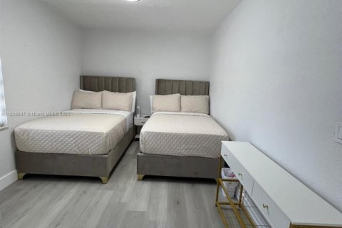 House in North Miami Beach, Florida 3 bedrooms, 110 sq.m. № 1949212 - photo 15
