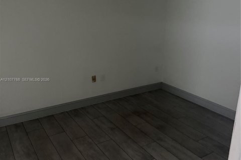 Immobilier commercial à vendre à Miami, Floride № 2423226 - photo 13