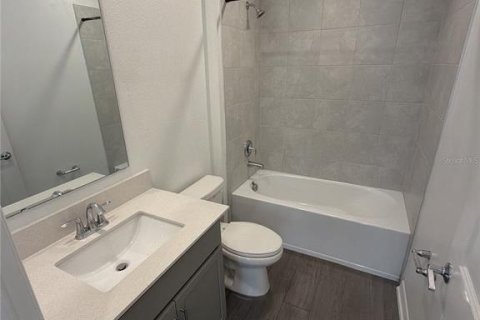 House in Apopka, Florida 4 bedrooms, 204.29 sq.m. № 2308505 - photo 6