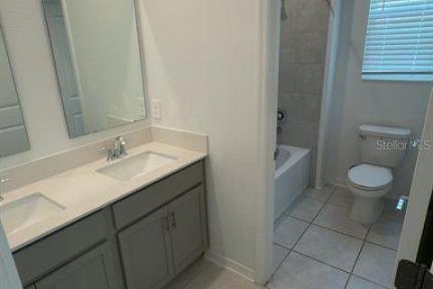 House in Apopka, Florida 4 bedrooms, 204.29 sq.m. № 2308505 - photo 9