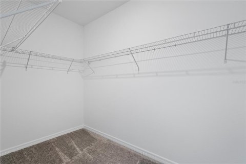 House in Apopka, Florida 4 bedrooms, 204.29 sq.m. № 2308505 - photo 11