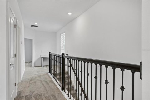 House in Apopka, Florida 4 bedrooms, 204.29 sq.m. № 2308505 - photo 8