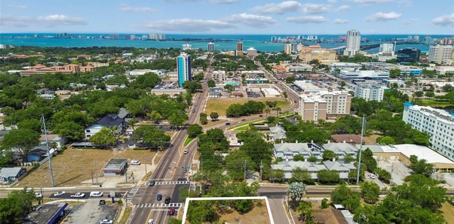 Land in Clearwater, Florida № 2093785