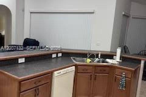 Villa ou maison à louer à Kissimmee, Floride: 4 chambres № 2183478 - photo 8