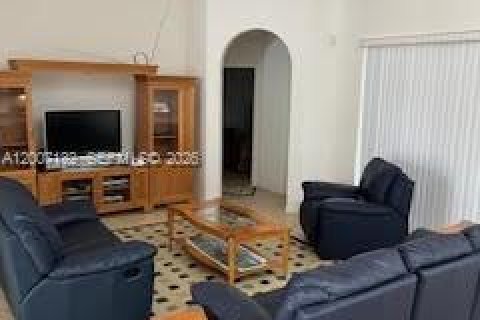 Villa ou maison à louer à Kissimmee, Floride: 4 chambres № 2183478 - photo 3