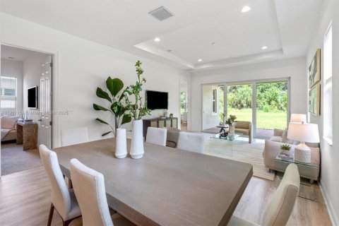 House in Port St. Lucie, Florida 3 bedrooms, 152.92 sq.m. № 1976055 - photo 4