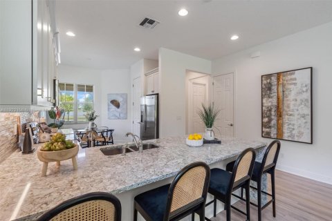 House in Port St. Lucie, Florida 3 bedrooms, 152.92 sq.m. № 1976055 - photo 3