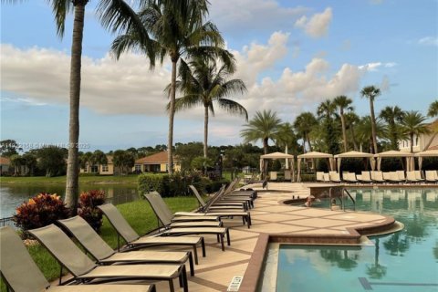 House in Port St. Lucie, Florida 3 bedrooms, 152.92 sq.m. № 1976055 - photo 21