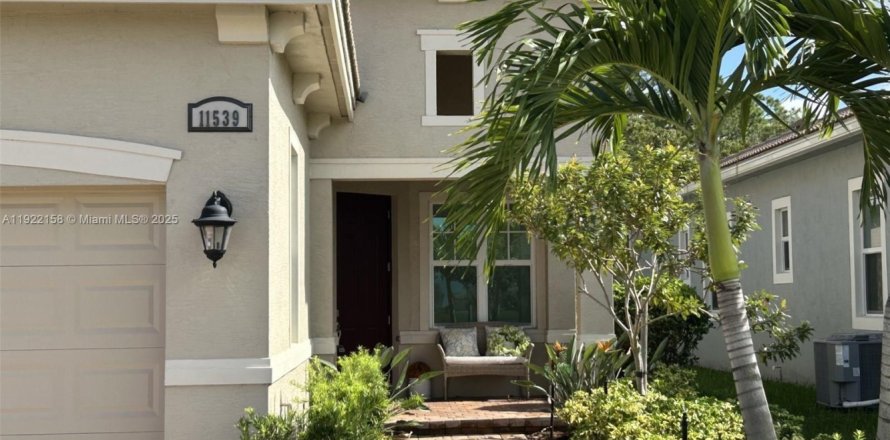 House in Port St. Lucie, Florida 3 bedrooms, 152.92 sq.m. № 1976055