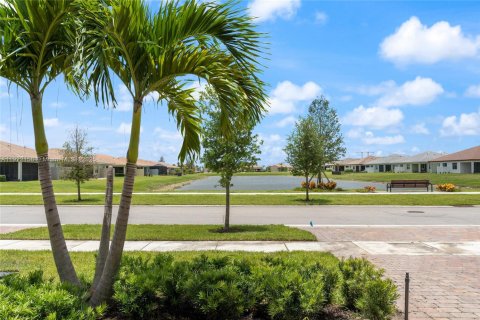 House in Port St. Lucie, Florida 3 bedrooms, 152.92 sq.m. № 1976055 - photo 17