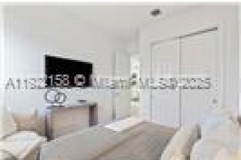 House in Port St. Lucie, Florida 3 bedrooms, 152.92 sq.m. № 1976055 - photo 8