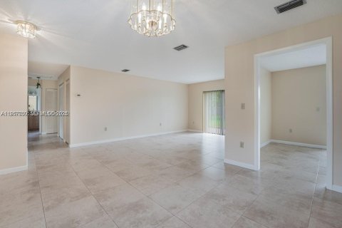 Villa ou maison à louer à Weston, Floride: 3 chambres, 133.41 m2 № 2011538 - photo 11