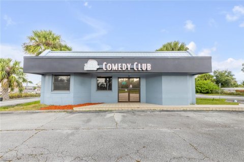 Immobilier commercial à New Smyrna Beach, Floride 163.32 m2 № 2197144