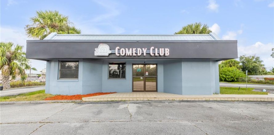 Immobilier commercial à New Smyrna Beach, Floride 163.32 m2 № 2197144