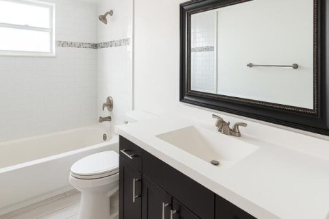 Снять в аренду квартиру в Уэст-Палм-Бич, Флорида 3 комнаты, 84.73м2, № 2171926 - фото 2