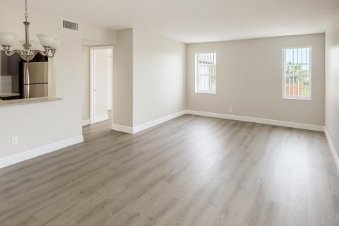 Снять в аренду квартиру в Уэст-Палм-Бич, Флорида 3 комнаты, 84.73м2, № 2171926 - фото 3