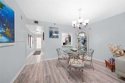 Condominio en venta en Deerfield Beach, Florida, 2 dormitorios, 97.55 m2 № 1969693 - foto 2