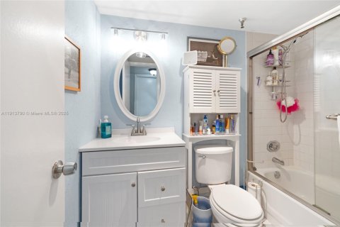 Condominio en venta en Deerfield Beach, Florida, 2 dormitorios, 97.55 m2 № 1969693 - foto 15