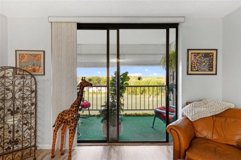 Condominio en venta en Deerfield Beach, Florida, 2 dormitorios, 97.55 m2 № 1969693 - foto 18